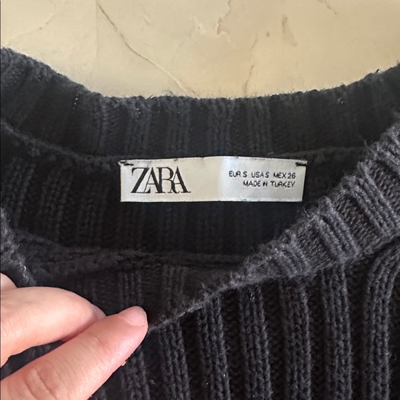 Distressed style crop sweater - Picture 2 of 2